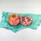 'Granatapfel auf grünem Tuch' von Angelika Wegner