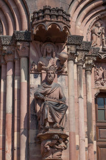 Statue on the Straßburger Münster by safaribears