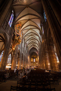 Nave of Straßburg Cathedral by safaribears