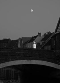Norwich moon von camera-rustica