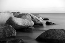 Steine am Meer by Falko Follert