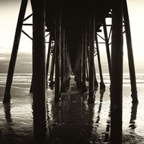 Under A California Pier von Chris Lord