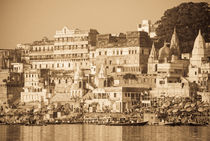 Morning at Ahilyabai Ghat in Sepia von Russell Bevan Photography
