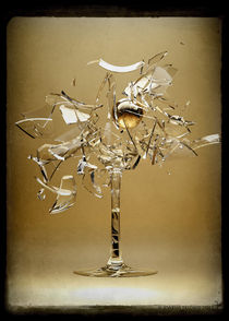 Broken glass dirty by Joakim Eklund