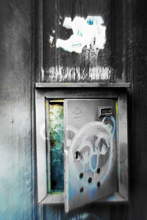 Plaka, a leaving postbox no.a by Pia Schneider