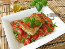 Fisch auf Tomaten mit Basilikum von Heike Rau