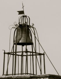 Provencal bell tower. von Benoît Charon