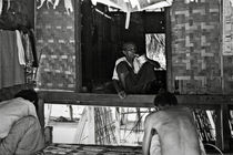Old burmese smoker woman von RicardMN Photography