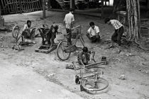 Bicycle repair in Amarapura von RicardMN Photography