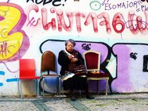 Old Lady and the graffiti von Eva-Maria Steger