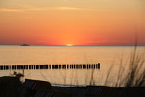glühender Sonnenuntergang am Meer 1 von Edeltraut K.  Schlichting