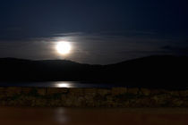 Moonlight reflection on Loch Alsh. von Gillian Sweeney