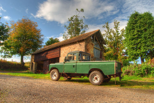 Land-rover-and-the-barn