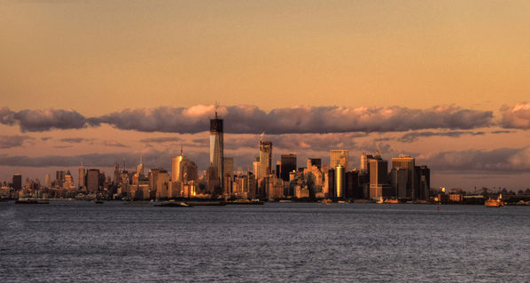 Manhattan-skyline-at-dusk