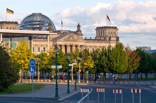 Deutscher-reichstag-regierungsviertel-berlin