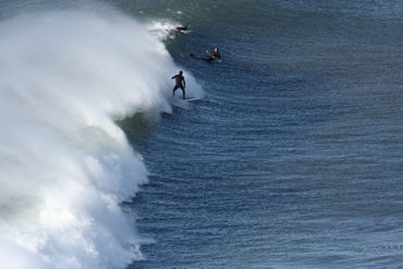 Surfer-wave-3