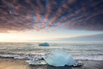 Icebergs in sea by Mikael Svensson