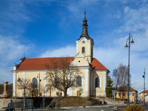 Gelbe Kirche in Tschechien von Gina Koch
