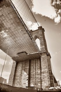 Unxpected perspective of Brooklyn Bridgq by Maks Erlikh