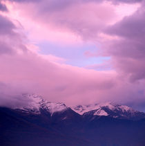 Sunset over snow-capped mountains von Intensivelight Panorama-Edition