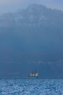 Tall ship cruising in a Norwegian fjord von Intensivelight Panorama-Edition