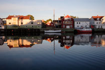 Harbor in Henningsvaer at sunset von Intensivelight Panorama-Edition