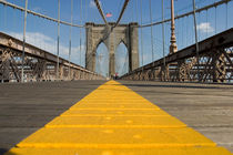Fußweg auf der Brooklyn Bridge by kunertus