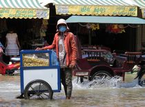 Water Man, Cambodia, Siem Reap von reisemonster