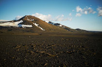 Mountain close to Nýidalur, Iceland von intothewide