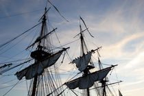 Setting sails on a tall ship von Intensivelight Panorama-Edition