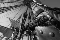 Looming mast on a tall ship - monochrome von Intensivelight Panorama-Edition