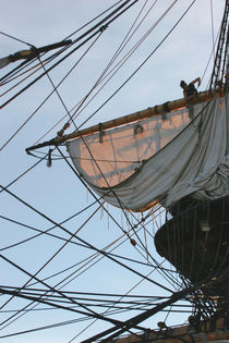 Sailor shortening sails on a tall ship von Intensivelight Panorama-Edition