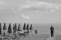 Man contemplating the sea - monochrome by Intensivelight Panorama-Edition