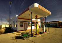The Old gas station, Williams  by Rob Hawkins