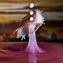Levitating droplets by Ronny Tertnes