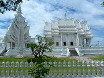 weisser Tempel im süden Thailands by reisemonster