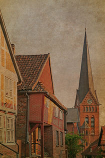 Kleinstadtidylle mit Kirchturm von pahit