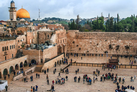 Viev-of-the-western-wall-and-mosque-of-omar