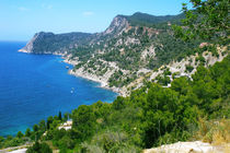 Steilküste an einer Bucht auf der Insel Ibiza by Manfred Koch