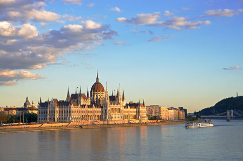 Budapest-parliament-sunset-kopie