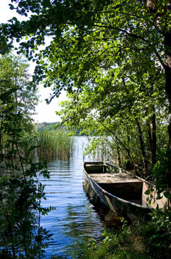 Old-boat-lake