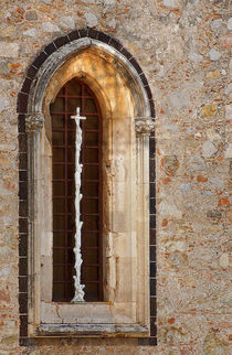 Crucifixion window von JACINTO TEE