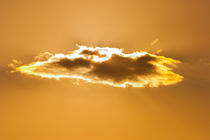 Sonne hinter einer Wolke Sun behind a cloud by kunertus