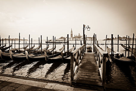 Venedig-gondeln-sepia