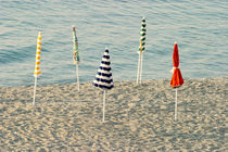 Sonnenschirme am Strand - Beach Umbrellas by kunertus
