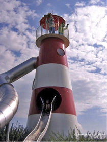 Leuchtturm als Kinderrutsche by shark24