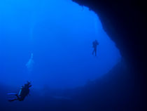 Photographer and Diver, Lost Blue Hole, Nassau, Bahamas von Shane Pinder