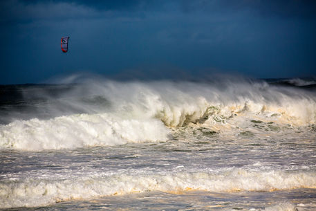 Kite-surfer-at-newport-beach-copy