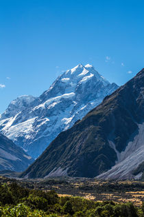 Mount Cook on a clear day by Sheila Smart