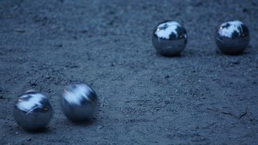 Two-boules-watching-two-boules-rotating